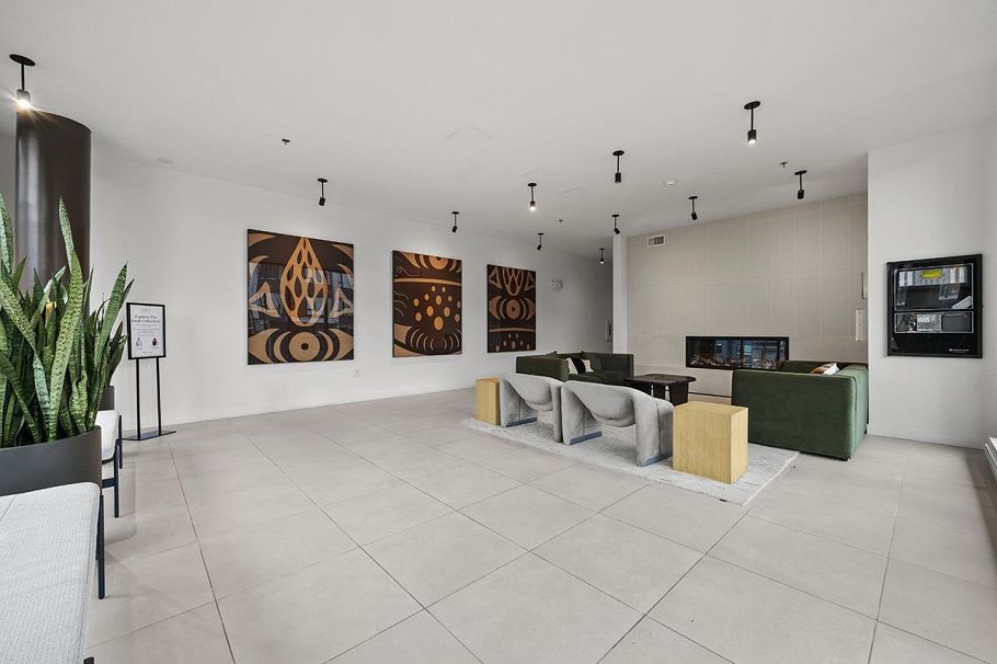 303 3596 Malsum Drive North Vancouver, BC - 16