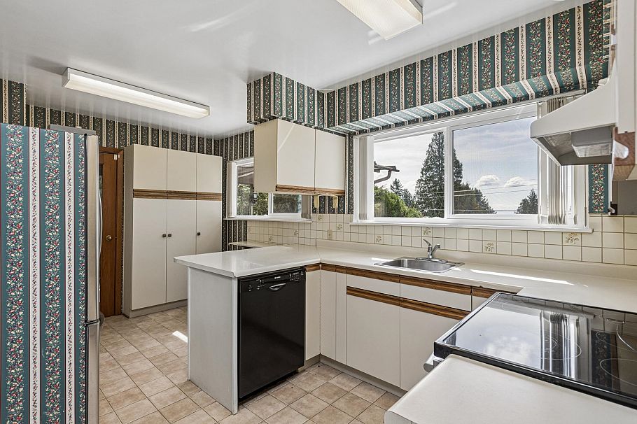 702 Winona Avenue North Vancouver, BC - 13