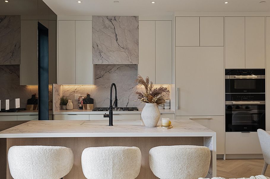 2 240 E 37th Avenue Vancouver, BC - 6