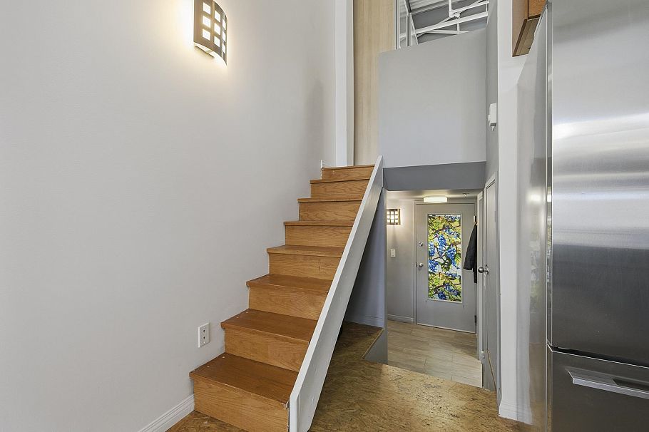 C6 238 E 10th Avenue Vancouver, BC - 23