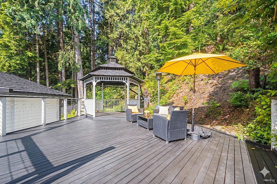3870 Emerald Drive North Vancouver, BC - 2
