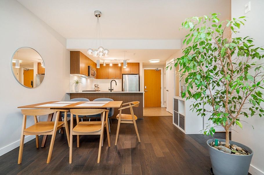 208 1330 Marine Drive North Vancouver, BC - 10