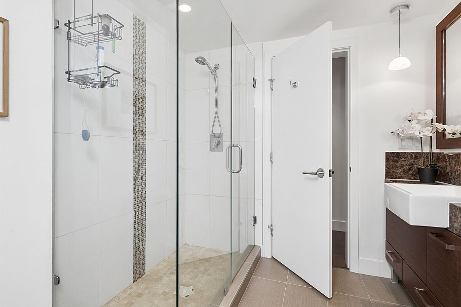 406 210 W 13 Street North Vancouver, BC - 16