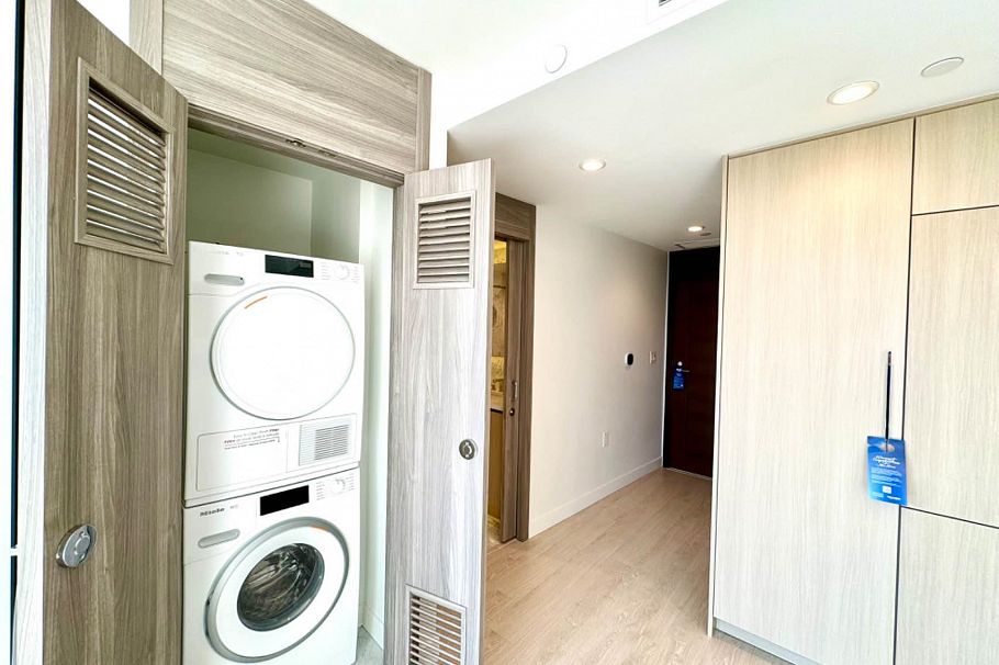 1318 1768 Cook Street Vancouver, BC - 9