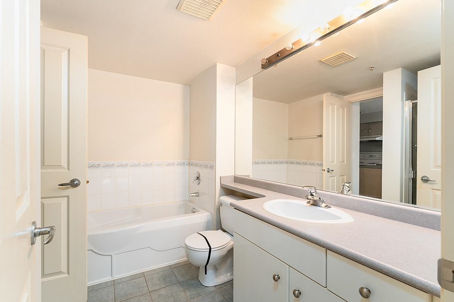 218 332 Lonsdale Avenue North Vancouver, BC - 16