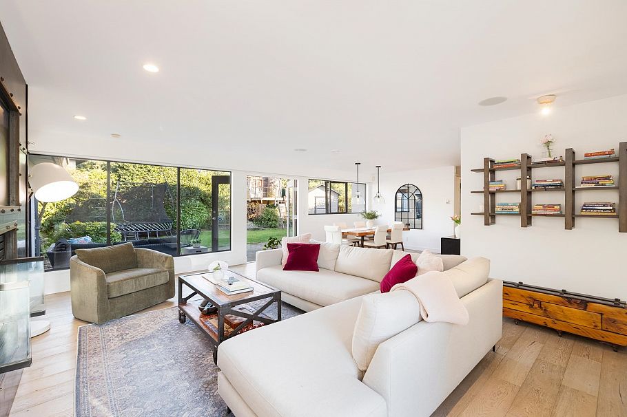 4198 Sunset Boulevard North Vancouver, BC - 2