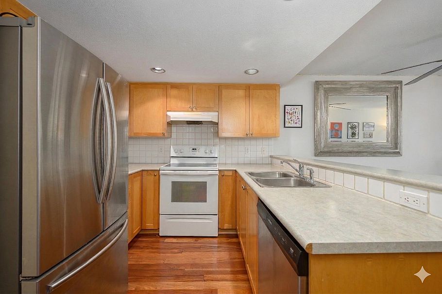 3018 W 4th Avenue Vancouver, BC - 11