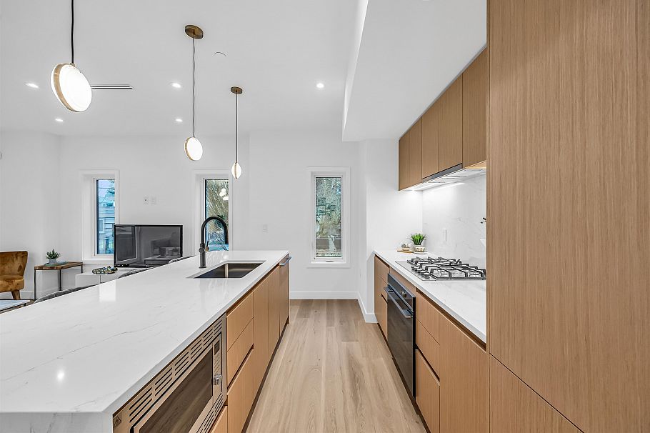 1016 W 52nd Avenue Vancouver, BC - 3