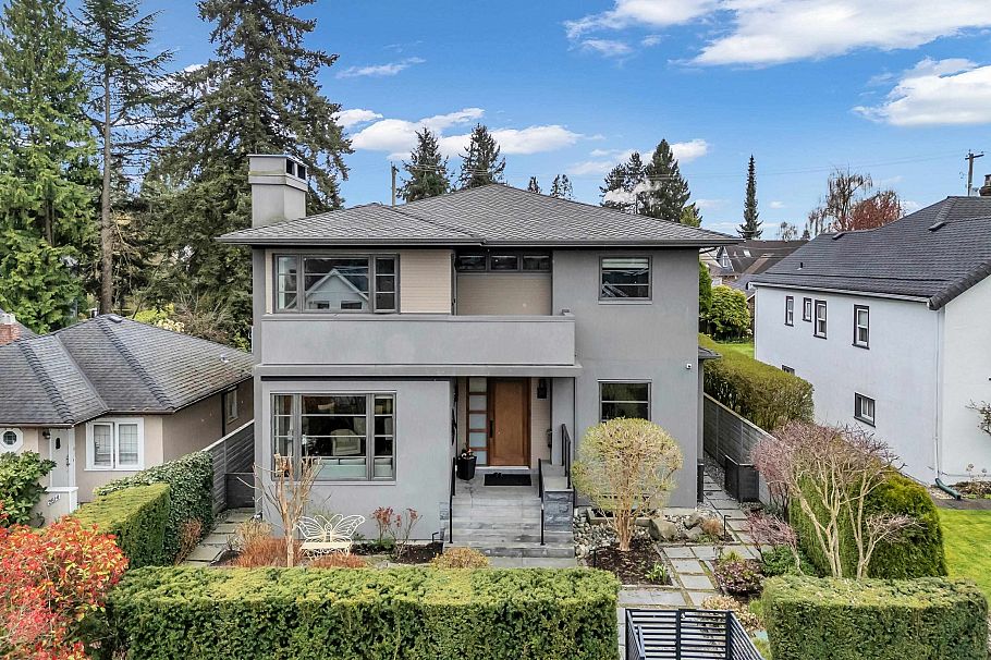 2820 W 32nd Avenue Vancouver, BC - 1