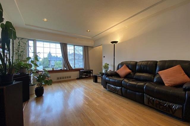 6828 Inverness Street Vancouver, BC - 3