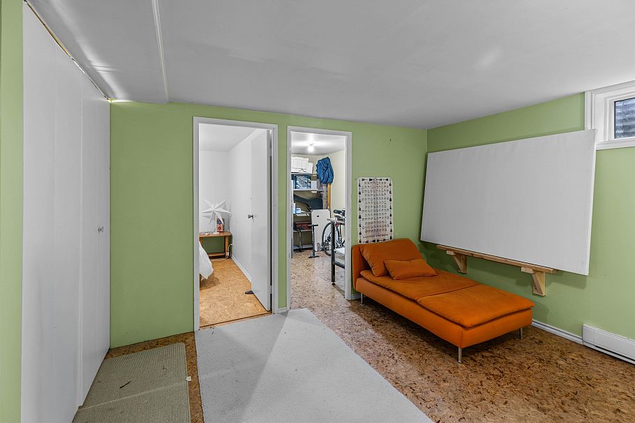 7363 Kokanee Place Vancouver, BC - 24