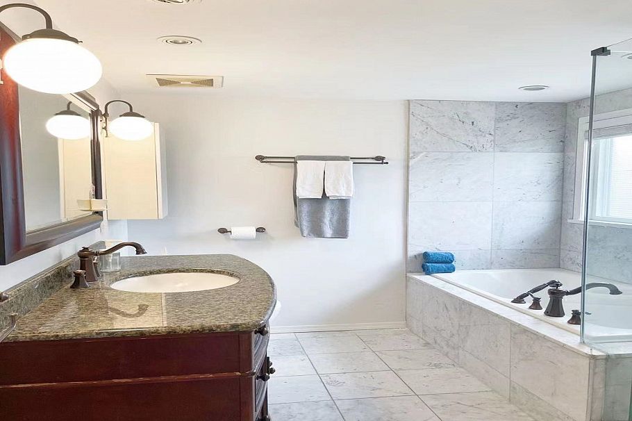 3093 W 29th Avenue Vancouver, BC - 10