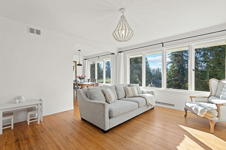 1275 Brantwood Road North Vancouver, BC - 12