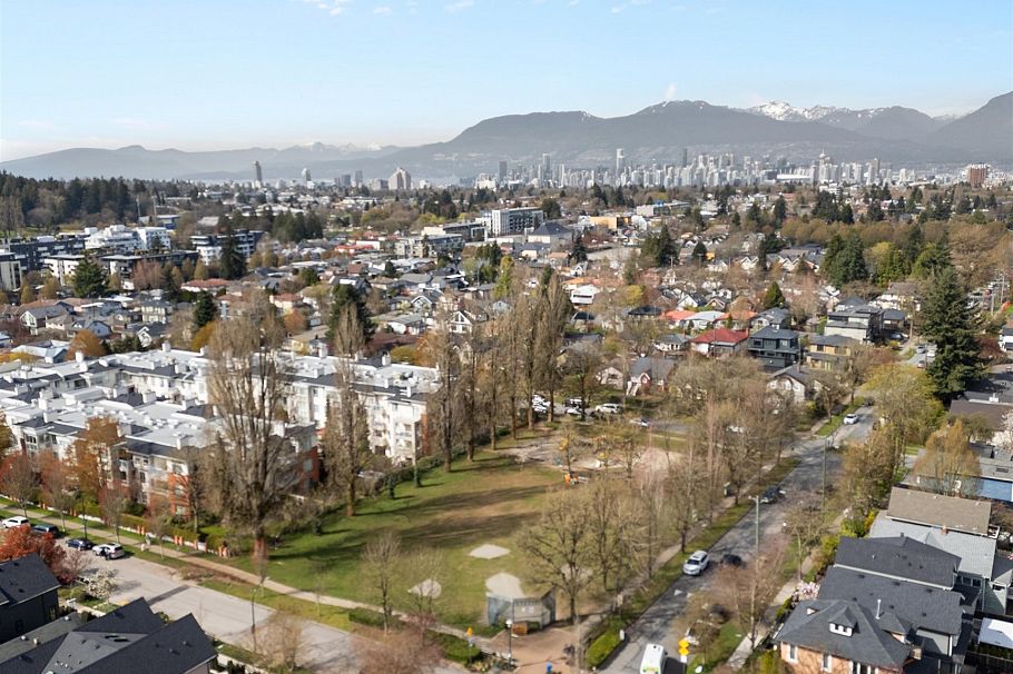 2 240 E 37th Avenue Vancouver, BC - 36