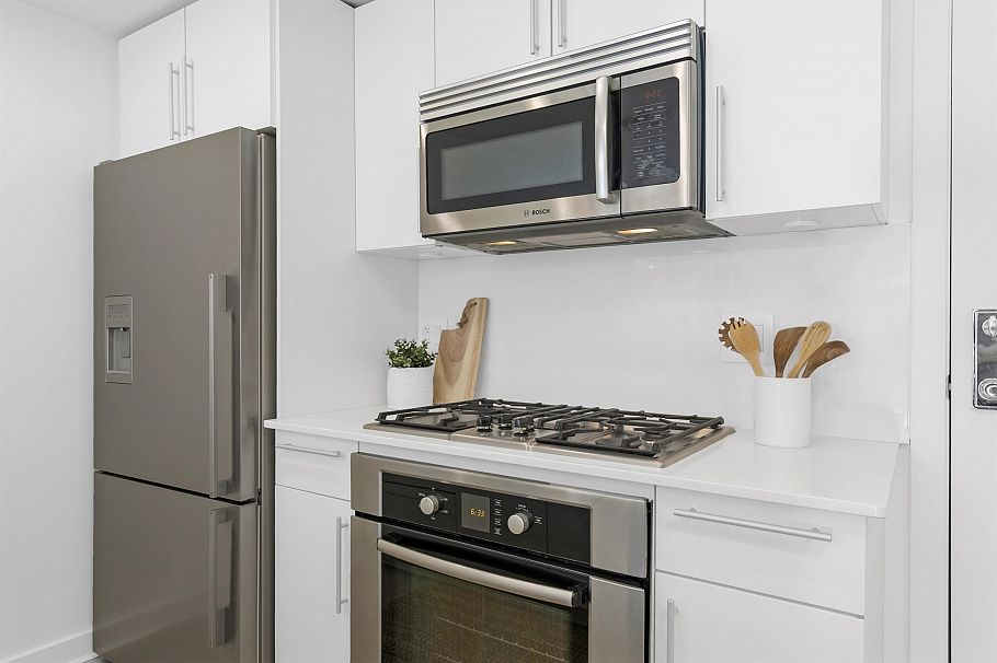 374 2080 W Broadway Vancouver, BC - 4