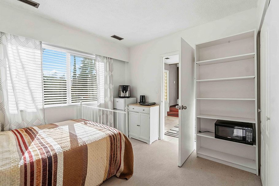 552 W 29th Street North Vancouver, BC - 20