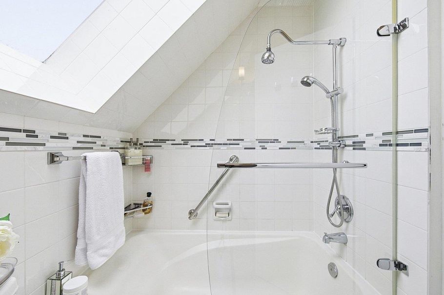 4508 W 12th Avenue Vancouver, BC - 24