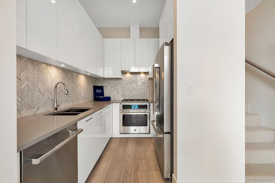 3559 E Kent Avenue North Vancouver, BC - 13