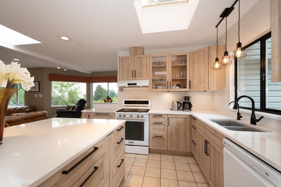 530 E Queens Road North Vancouver, BC - 8