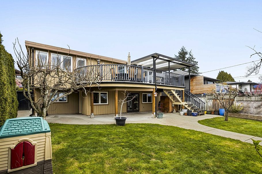 831 Whitchurch Street North Vancouver, BC - 33