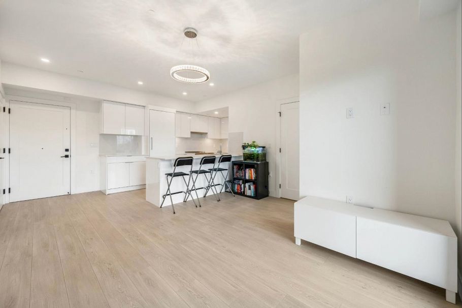 601 5399 Joyce Street Vancouver, BC - 4