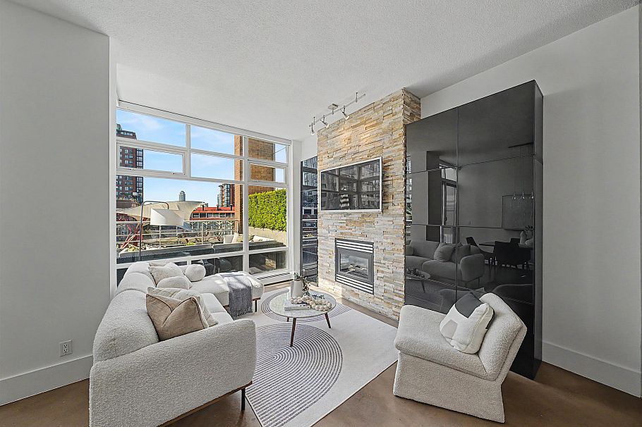 TH A 1199 Marinaside Crescent Vancouver, BC - 13