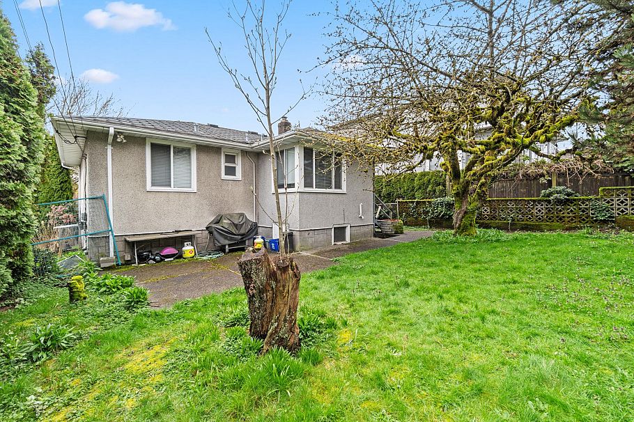 3977 Forest Street Burnaby, BC - 3