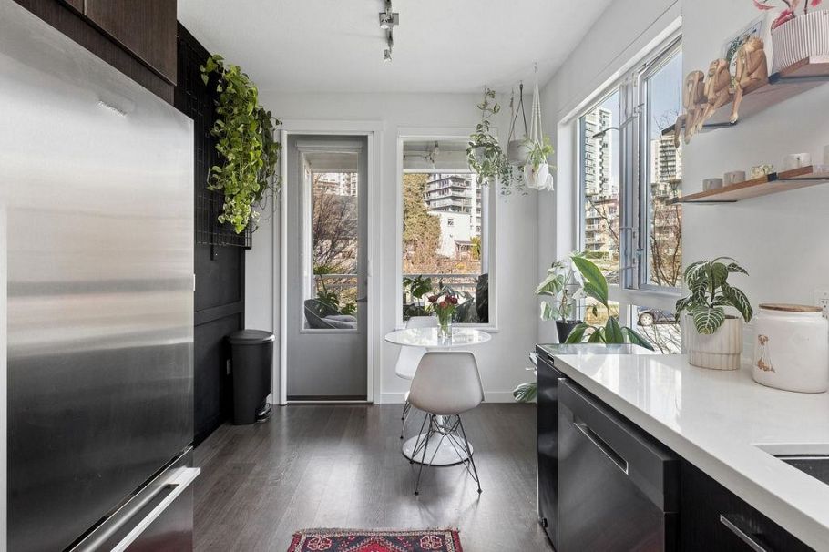 207 217 W 8th Street North Vancouver, BC - 10