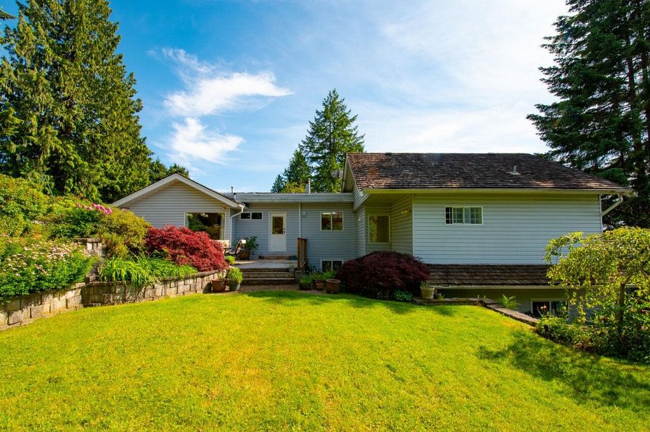 530 E Queens Road North Vancouver, BC - 30