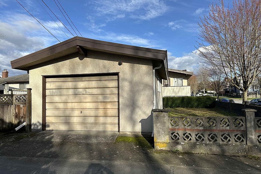 3191 Renfrew Street Vancouver, BC - 8