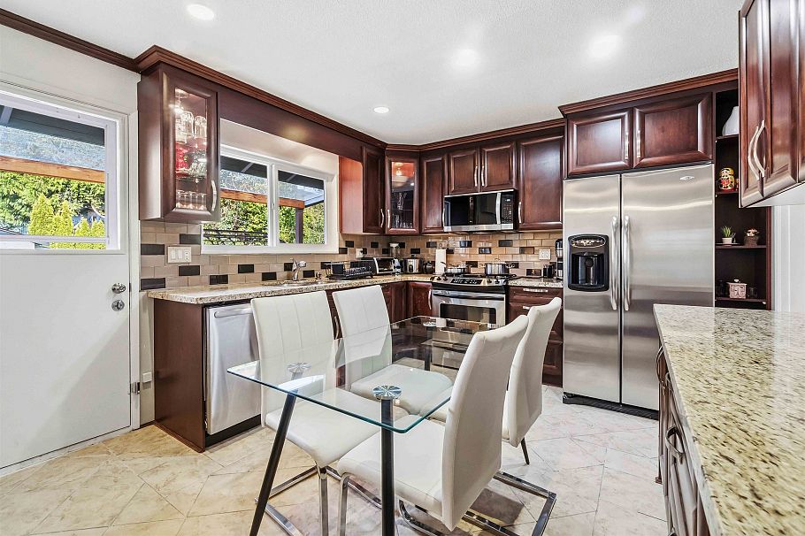 552 W 29th Street North Vancouver, BC - 5