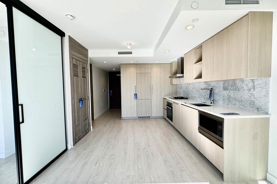 1318 1768 Cook Street Vancouver, BC - 4