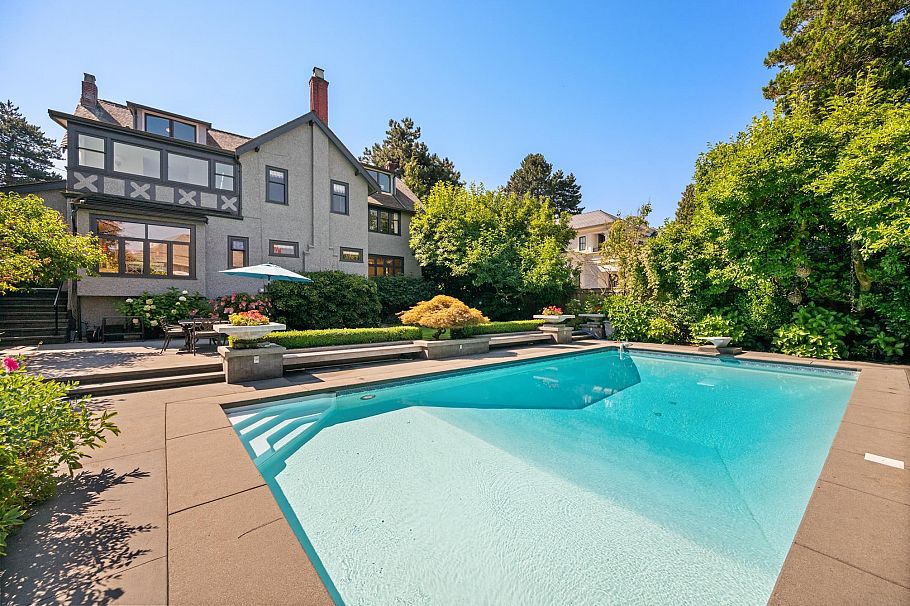 1519 W 35th Avenue Vancouver, BC - 35