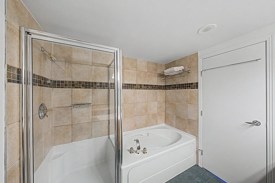 TH A 1199 Marinaside Crescent Vancouver, BC - 25