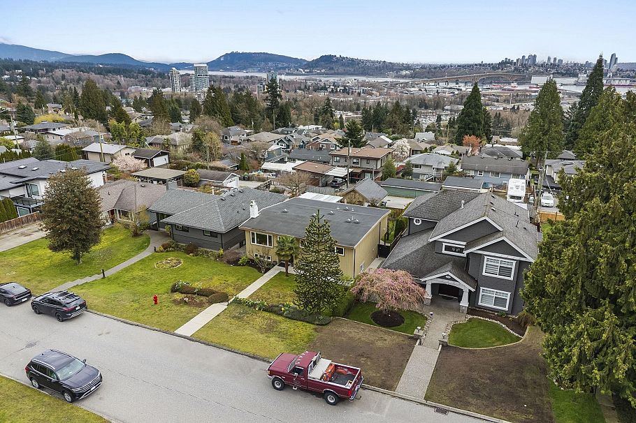 831 Whitchurch Street North Vancouver, BC - 38