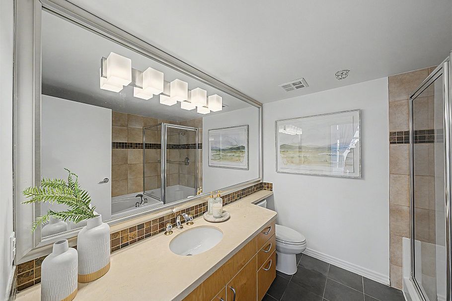 TH A 1199 Marinaside Crescent Vancouver, BC - 24