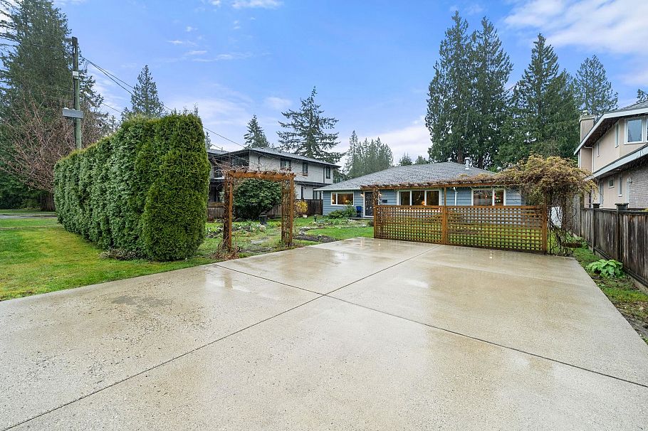 1085 Edgewood Road North Vancouver, BC - 37