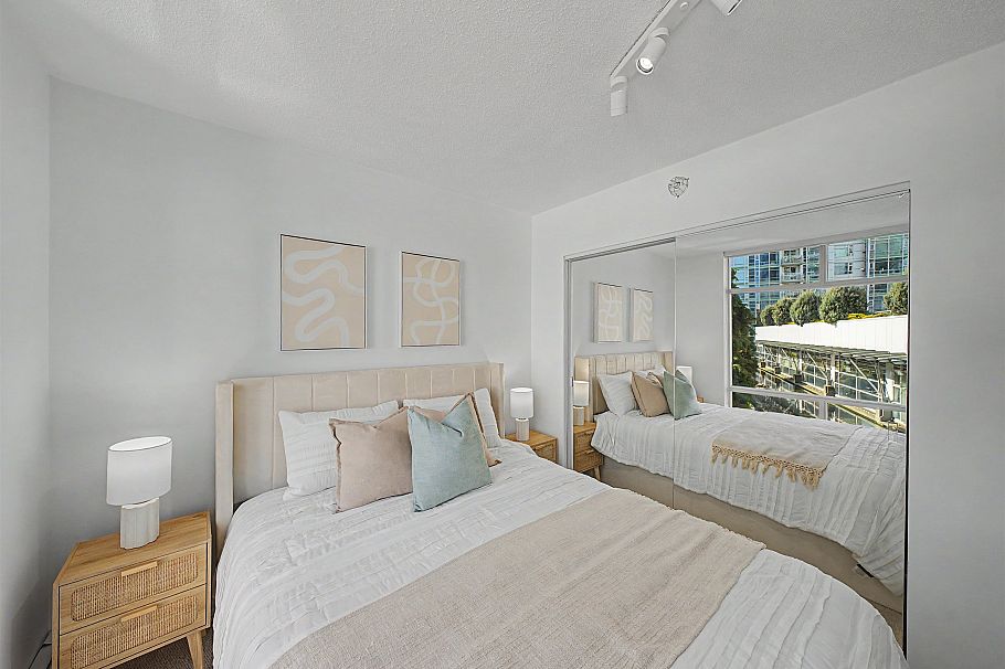 TH A 1199 Marinaside Crescent Vancouver, BC - 27