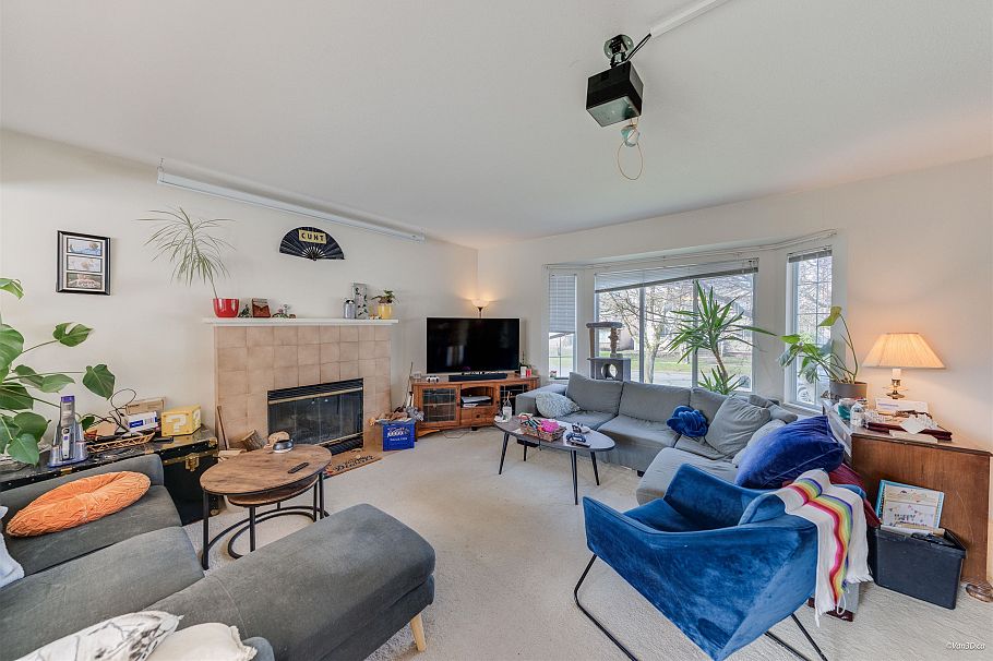 5592 Elizabeth Street Vancouver, BC - 1