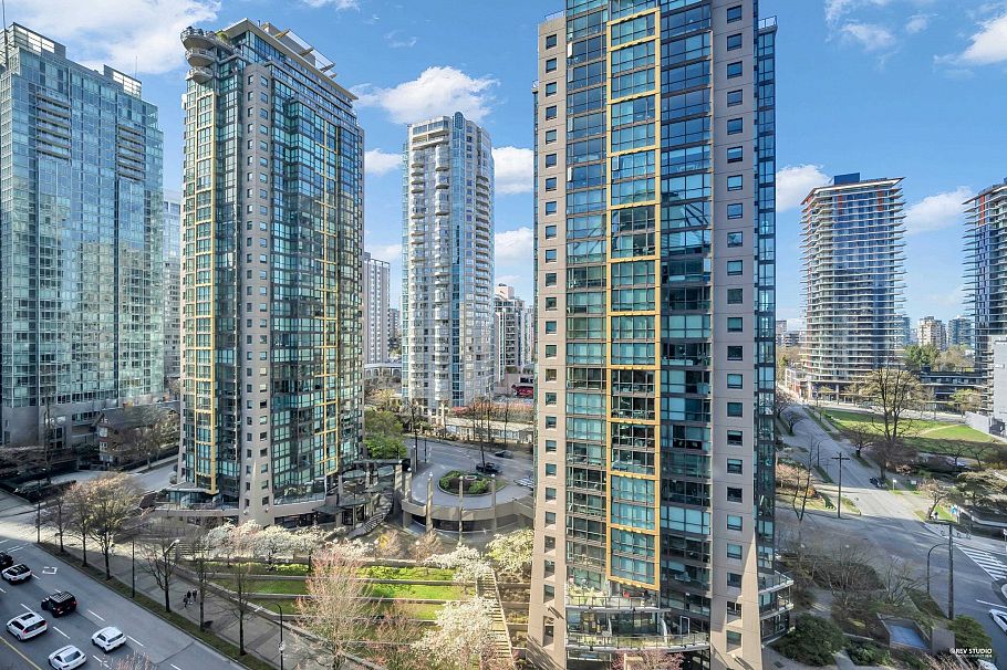 1113 1333 W Georgia Street Vancouver, BC - 16