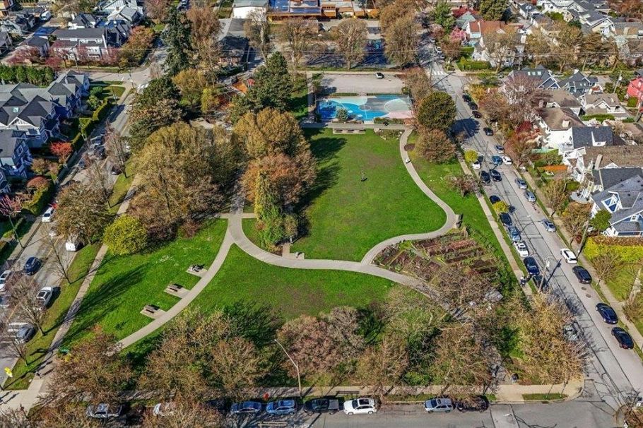 38 W 14th Avenue Vancouver, BC - 30