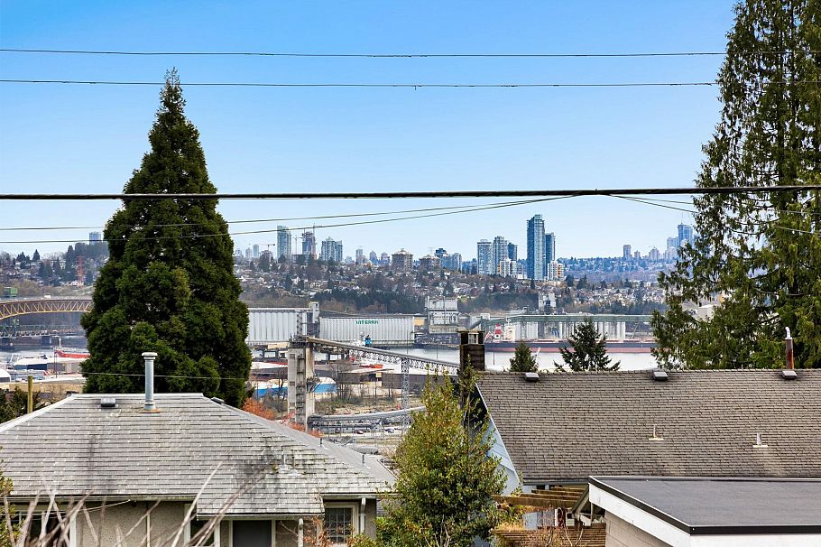 831 Whitchurch Street North Vancouver, BC - 16