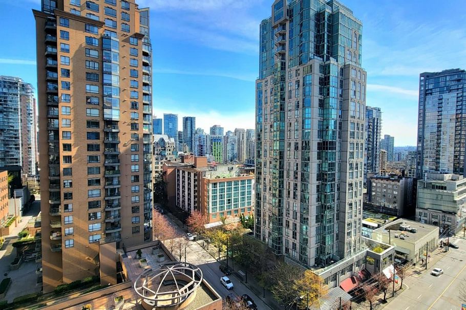 1202 1205 Howe Street Vancouver, BC - 3