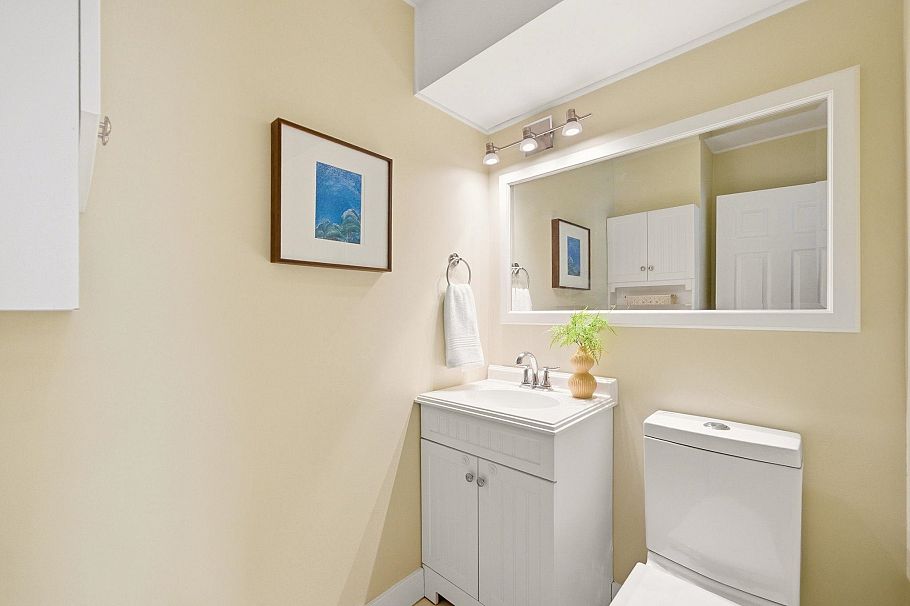 931 Old Lillooet Road North Vancouver, BC - 29