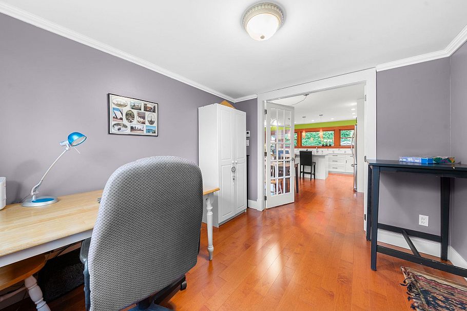 1085 Edgewood Road North Vancouver, BC - 27