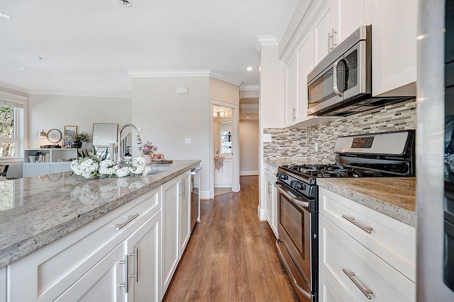 308 Seymour River Place North Vancouver, BC - 11