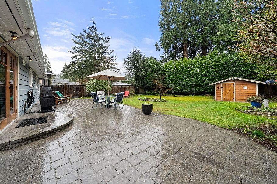 1085 Edgewood Road North Vancouver, BC - 29