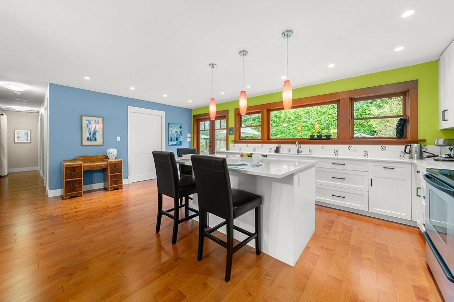 1085 Edgewood Road North Vancouver, BC - 16