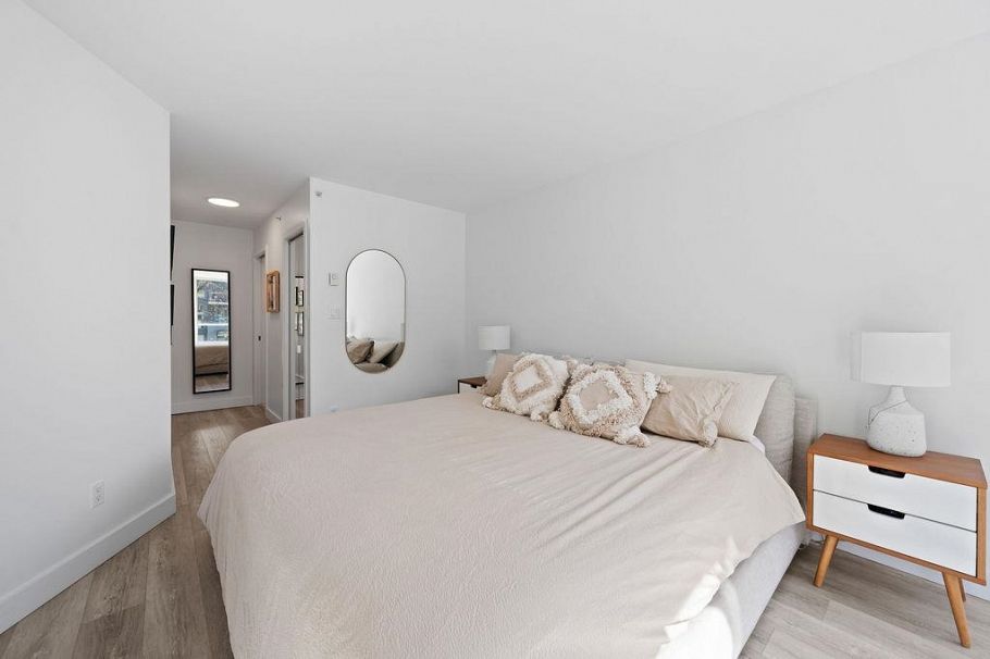 1409 W 6th Avenue Vancouver, BC - 21