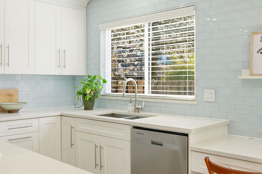 931 Old Lillooet Road North Vancouver, BC - 9